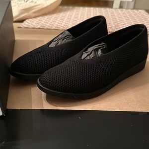 Eillen Fisher Heaven black stretch shoes new and never worn